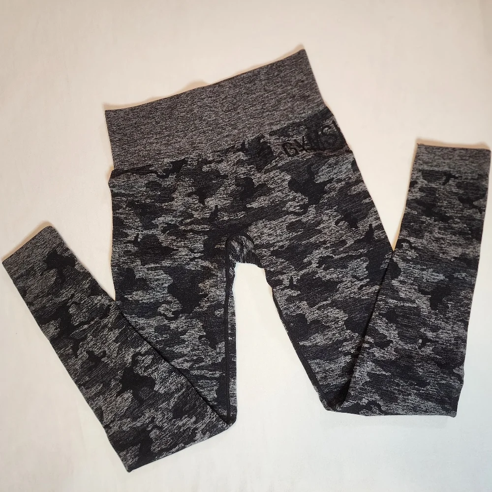 Gymshark Adapt Camo Seamless Leggings black and gray camo size xs - Picture 3 of 12